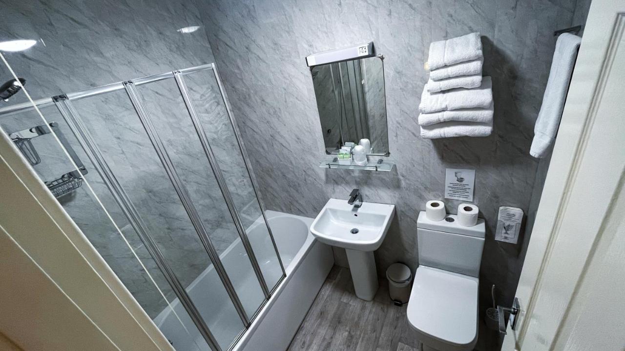 Sutcliffe Hotel 2*